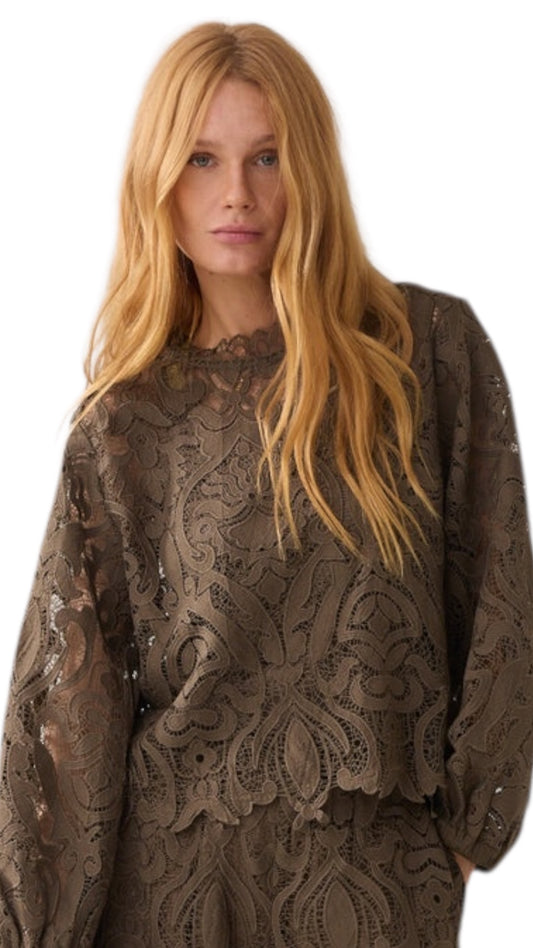 Blouse lace